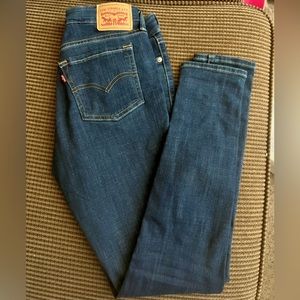 711 Levi’s skinny jeans